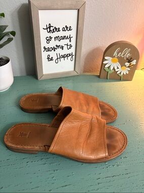 Frye Women's Tan Leather Slide Sandals
